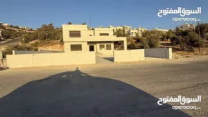 650 m2 5 Bedrooms Villa for Sale in Amman Mahes