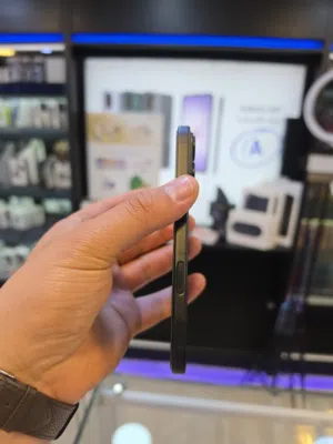 ايفون (16) بحالة ممتازة ( 128 جيجابايت) بسعر مميز