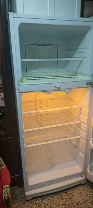 للبيع ثلاجه فيدرال حجم عائلي شغاله 100%