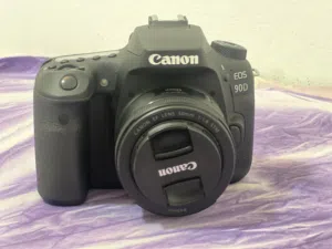 CANON 90D Camera with 18-135mm Zoom Lens