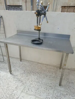 فريزر بطح انفيرتر 400لتر عده قهوه مع رفوف ماكينه عصير تبريد ماكينه شنينه مكبس رمان مع طاوله ستانلس