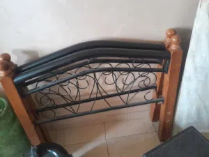 سرير اطفال مفرد للبيع