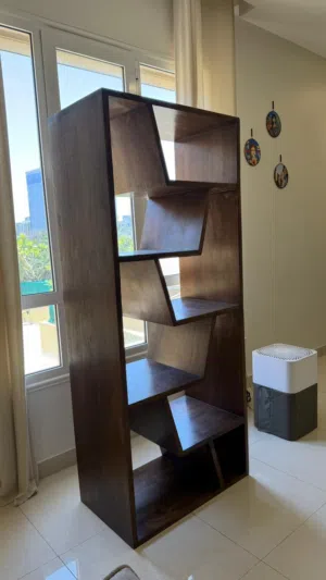 طاولات مع فاترينه