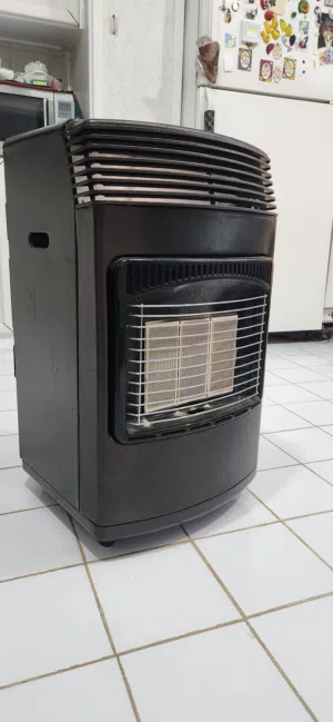 مدفأة غاز شبه جديدة