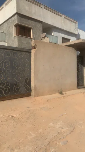 السلام عليكم قبلا بجنانها كبير فيلا دورين تشطيب فاخر ربي يبارك  وموقع سكني بحت بجانب جميع الخدامات