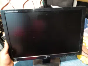 27 LG monitors for sale  in Basra