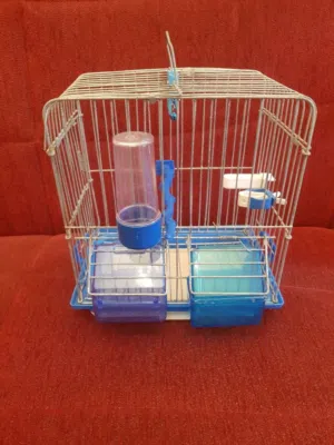 قفصين بكامل ملحقاتهم