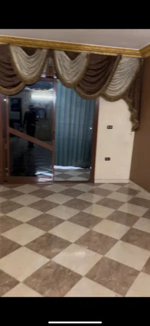 امتلك شقة في اميز مكان في شارع الملكة