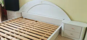 تخت وتواليت غرفة نوم للبيع