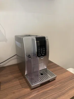 مكينة قهوة ونظيفة￼