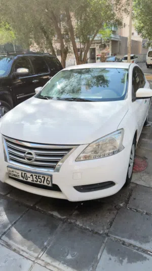 2016 Nissan Sentra Sedan in Excellent Condition with Bluetooth and Electric Mirrors