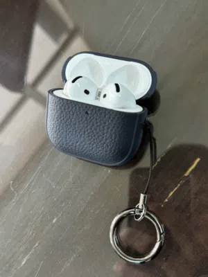 Apple AirPods 4 ANC