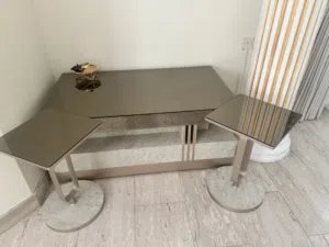 طاوله كبيره وسط مع 6طاولات جانبيه