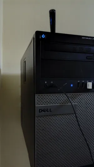 كميوتر   DELL i5 للبيع مع اغراضه