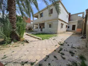 منزل دورين فيه 4 شقق متشطبين وواحدة على الصبة فى كنج مريوط بالإسكندرية بسهر مغرى