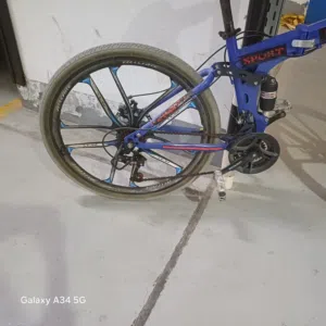 Land Rover bicycle in very good condition,barely used, foldable.... very cheap and negotiable