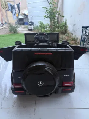 سيارة اطفال  شبه جديدة