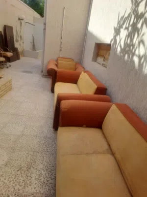 صالون في حالة جيدة نضام أستقبال أو أستراحة
