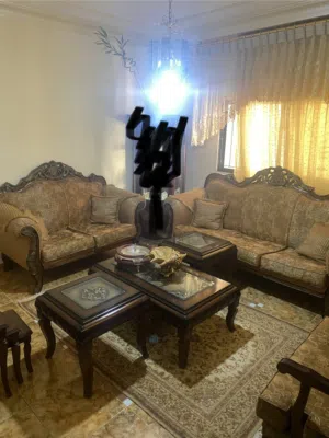 طقم كنب مصري خشب زان  وكورنر  مع طاولاتهم بحاله ممتازه وغرفة اولاد وسرير مفرد ونص