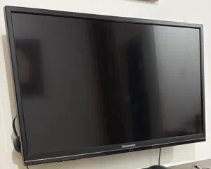 Skyworth TV 32” with Remote Control & Chromecast - KD 20