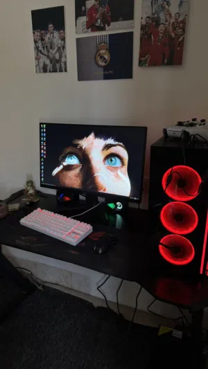 ميز كيمنك RGB للبيع بحالة جيده