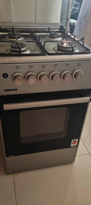 Cooker Geepas 60x60 with oven 4 Burners