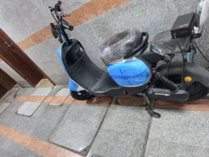 سكوتر كهربائي بحالة  الوكالة   لراكبين  سرعة   30  km بالساعة  بطارية  جبارة