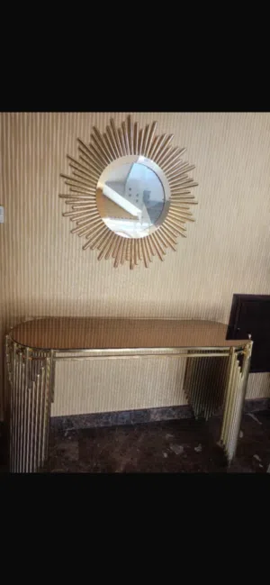 طاولة ومراية