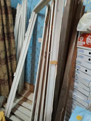نوافذ المنيوم مقاس 200 سم في 200 وحده ب30 باقي 5 درايش