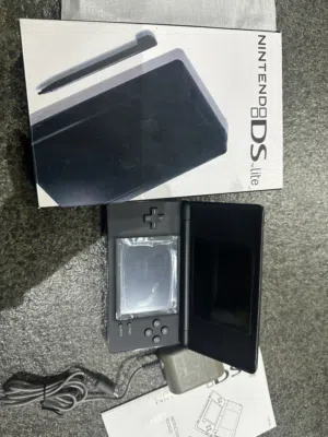 DS lite جديد غير مستعمل أو مفتوح فيه عيب مصنعي