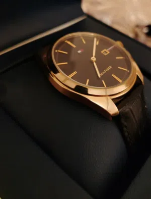 ساعه يد رجالي فاخره انيقه وارد المملكه العربيه السعوديه بسعر مناسب.