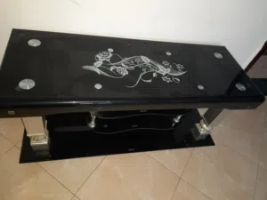 طاولة تلفزيون