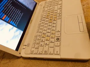 لابتوب توشيبا معالج i7. و رام 8قيقا