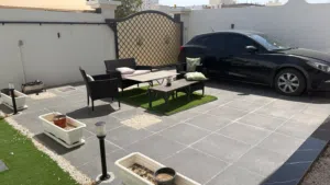 للبيع كراسي وطاولة وفازات خارجية جلسة خارجية كاملة