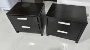 طاولة جانبية للسرير