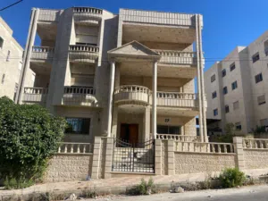 بناية فاخرة للبيع بداعي السفر في أرقى مواقع الياسمين / منطقة الإرسال / خلف مسجد الهادي