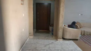 شقة ف القوارشه جنب العمارات الملونه ف القوارشه ناقصه زواق وتشطيب حمامين مأجره حالياا ب 1000