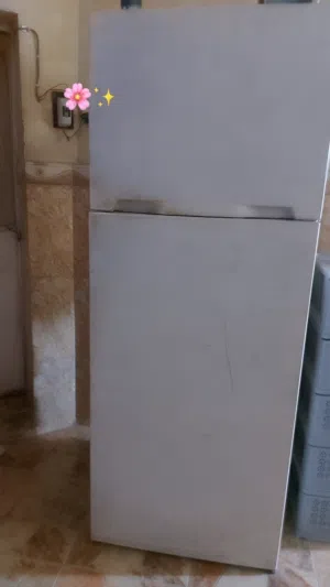 ثلاجه نظيفه حجم كبير ماركة فستل تركيه..