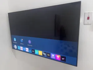 Samsung tv 65 inch smart like new