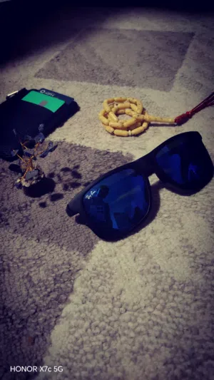 *للبيع نظارة Ray-Ban أصلية 100%*