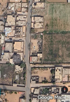 قطعة أرض بها استراحة