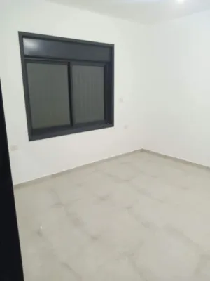 ٣ غرف نوم . غير مفروشة . سنوي0