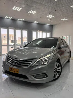 2013 Hyundai Azera GLS Coupe with Panoramic Sunroof and Advanced Features