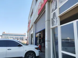 200 ألف درهم فقط ميزان سيارات ب كامل المعدات 4 أبواب مساحة ممتازة زاوية على الشارع ب إيجار سنوي 140