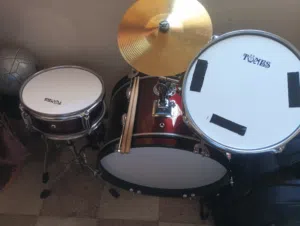 Junior drum kit is 2 months old. It looks in good condition.
