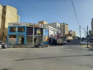 سطح كامل لمجمع تجاري موافقة لرخصة مطعم سياحي أو كوفي شوب