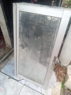 باب +شباك المنيوم بحاله جيده