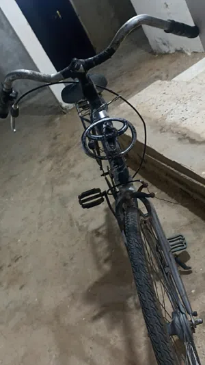 دراجة(HUBAR)نوع(Raleigh Style) تمشي جبلي وفلات دراجة رياضه خفيف مستعملة استعمال نضيف فرينو وترس جديد