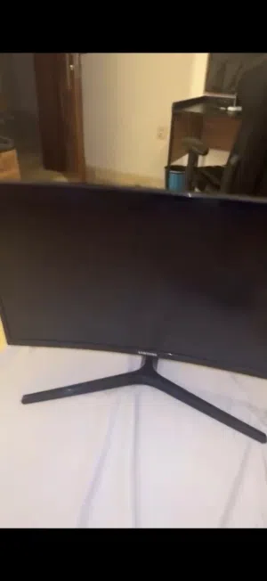 شاشة سامسونك غنيه عن تعريف اقره الوصف