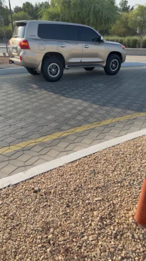 السلام عليكم رنقات trd استخدام شهر للبيع نظاف جداً